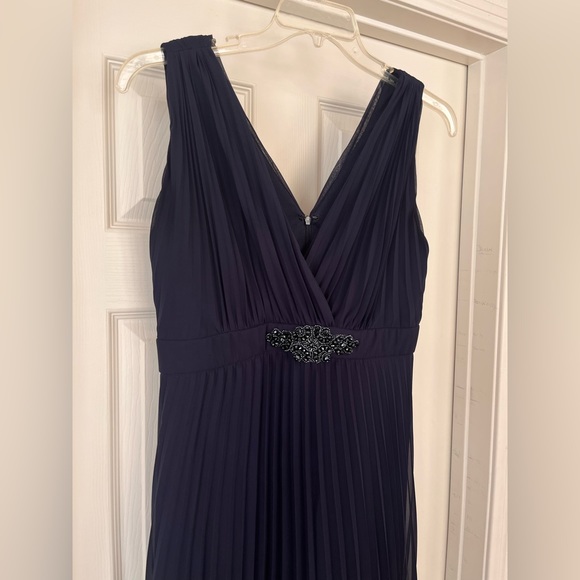 Xscape formal dress navy blue pleated sleeveless straps beading size 14 wedding - Picture 5 of 14